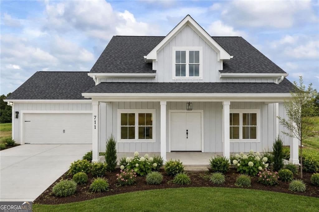 3 bedroom, 2 bathroom, 1,479 sq ft single family residence for sale at 711 Racetrack Road, Toccoa, GA 30577