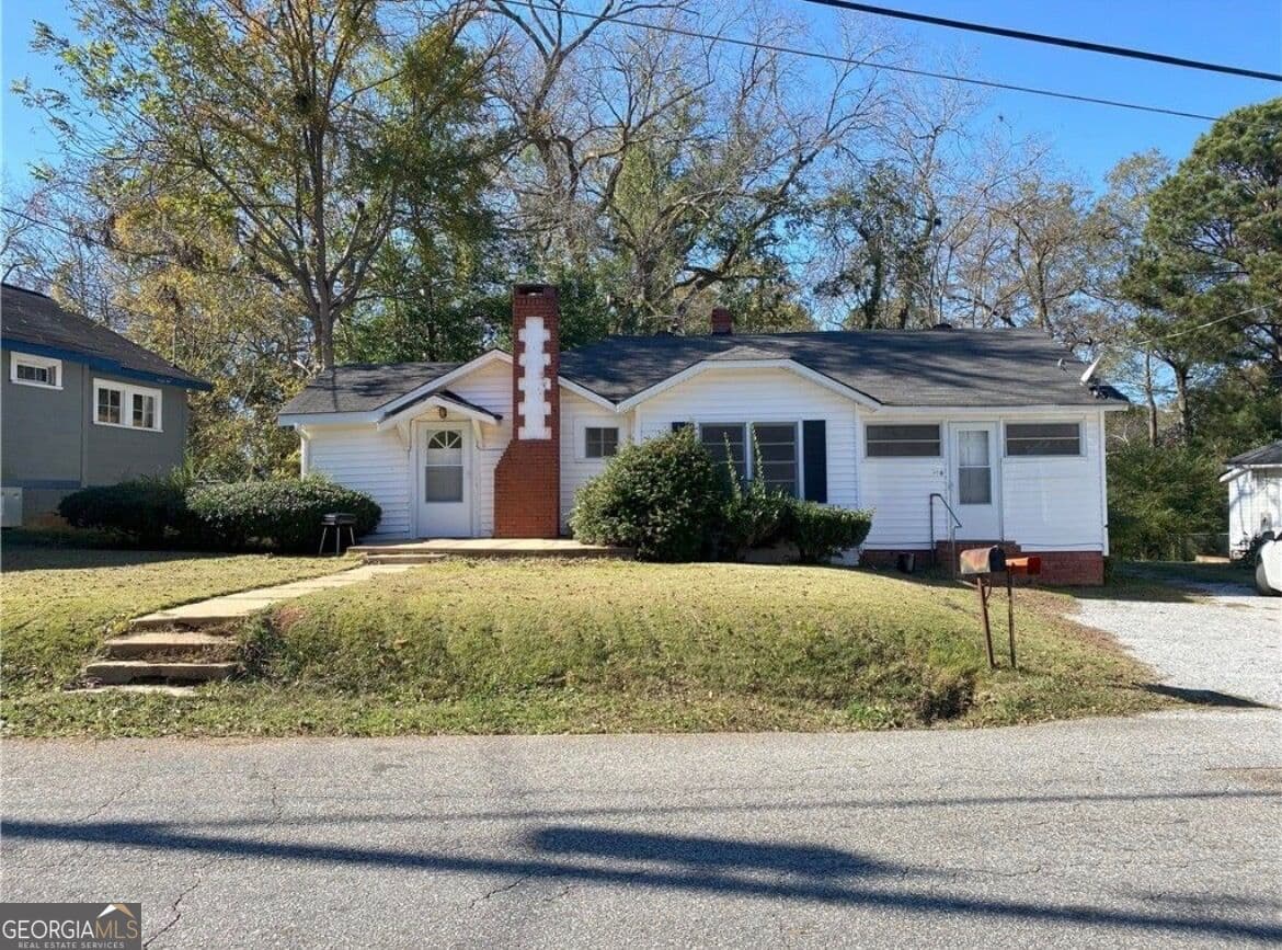2 bedroom, 1.5 bathroom, 1,374 sq ft single family residence for sale at 110 Church Street, Valley, AL 36854