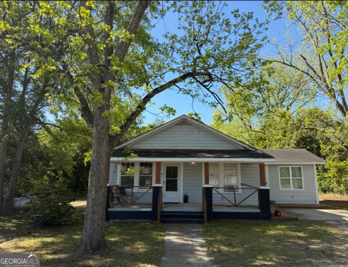 3 bedroom, 1 bathroom, 1,616 sq ft single family residence for sale at 6617 E College Street, Wrightsville, GA 31096