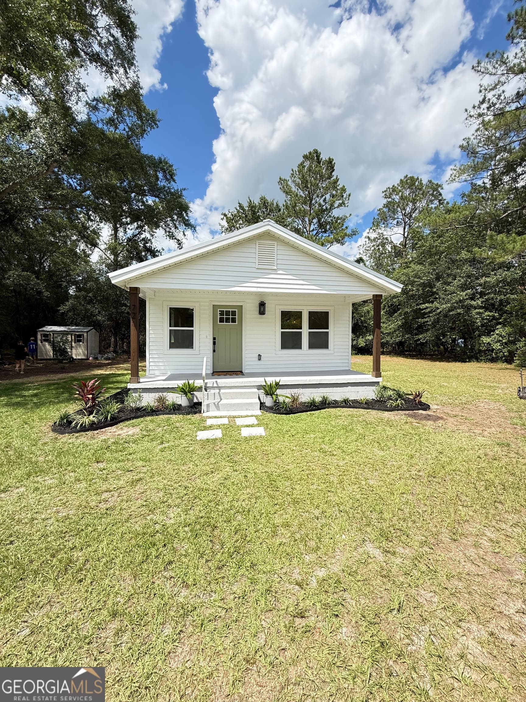 3 bedroom, 2 bathroom, 840 sq ft single family residence sold at 72 Rogers Road, Pembroke, GA 31321