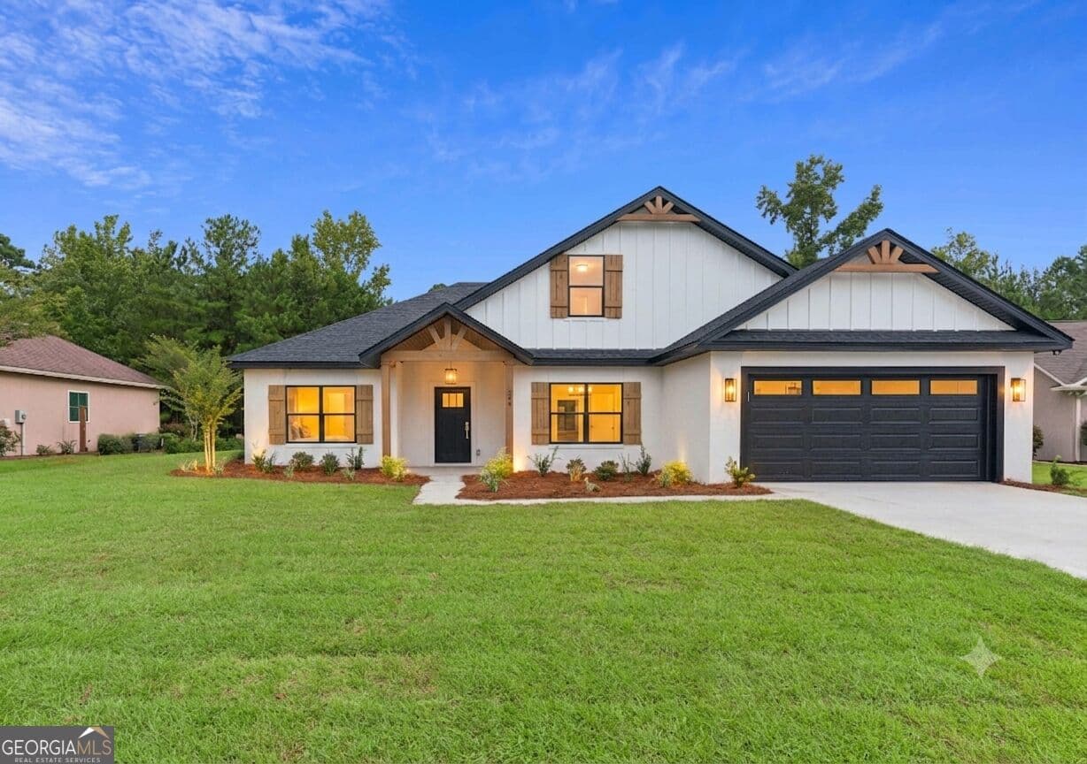 5 bedroom, 3 bathroom, 2,097 sq ft single family residence for sale at 584 Freedom Trail, Brunswick, GA 31525