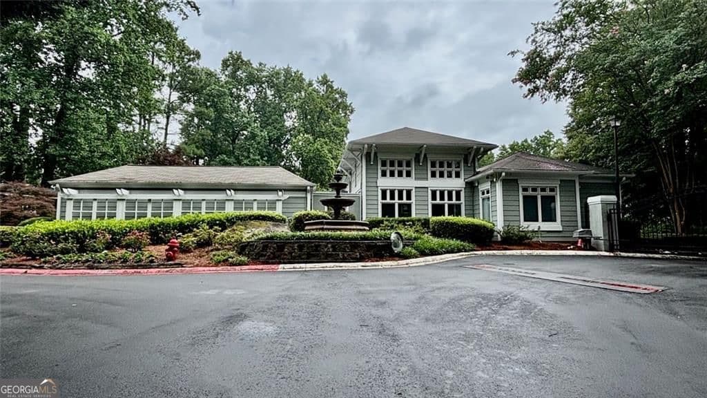 1 bedroom, 1 bathroom, 859 sq ft condominium sold at 713 Summit North Drive 713, Atlanta, GA 30324