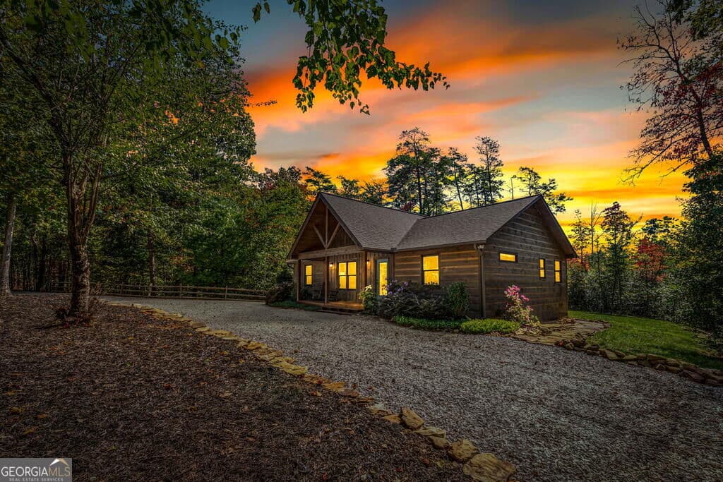 3 bedroom, 2 bathroom, 1,380 sq ft cabin,single family residence for sale at 329 Autumn Ridge Drive, Mineral Bluff, GA 30559