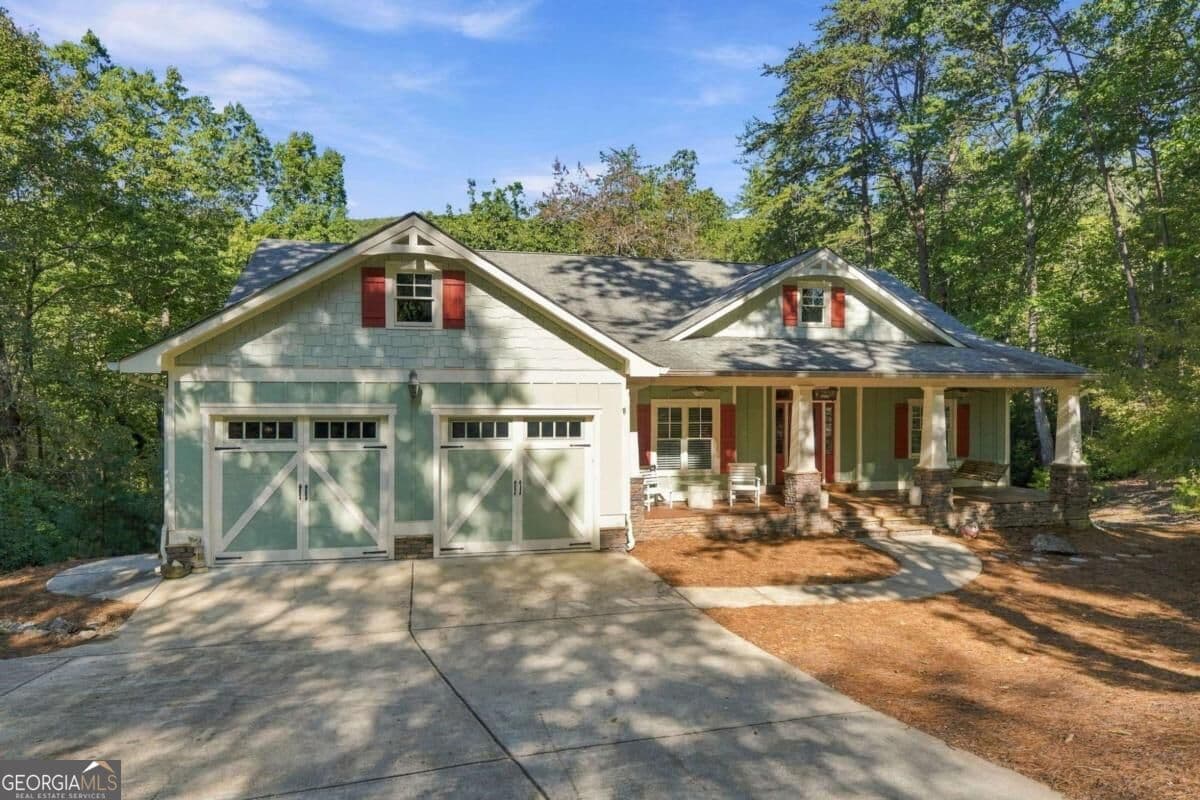 4 bedroom, 3 bathroom, 4,138 sq ft single family residence for sale at 197 Little Coyote Loop, Waleska, GA 30183