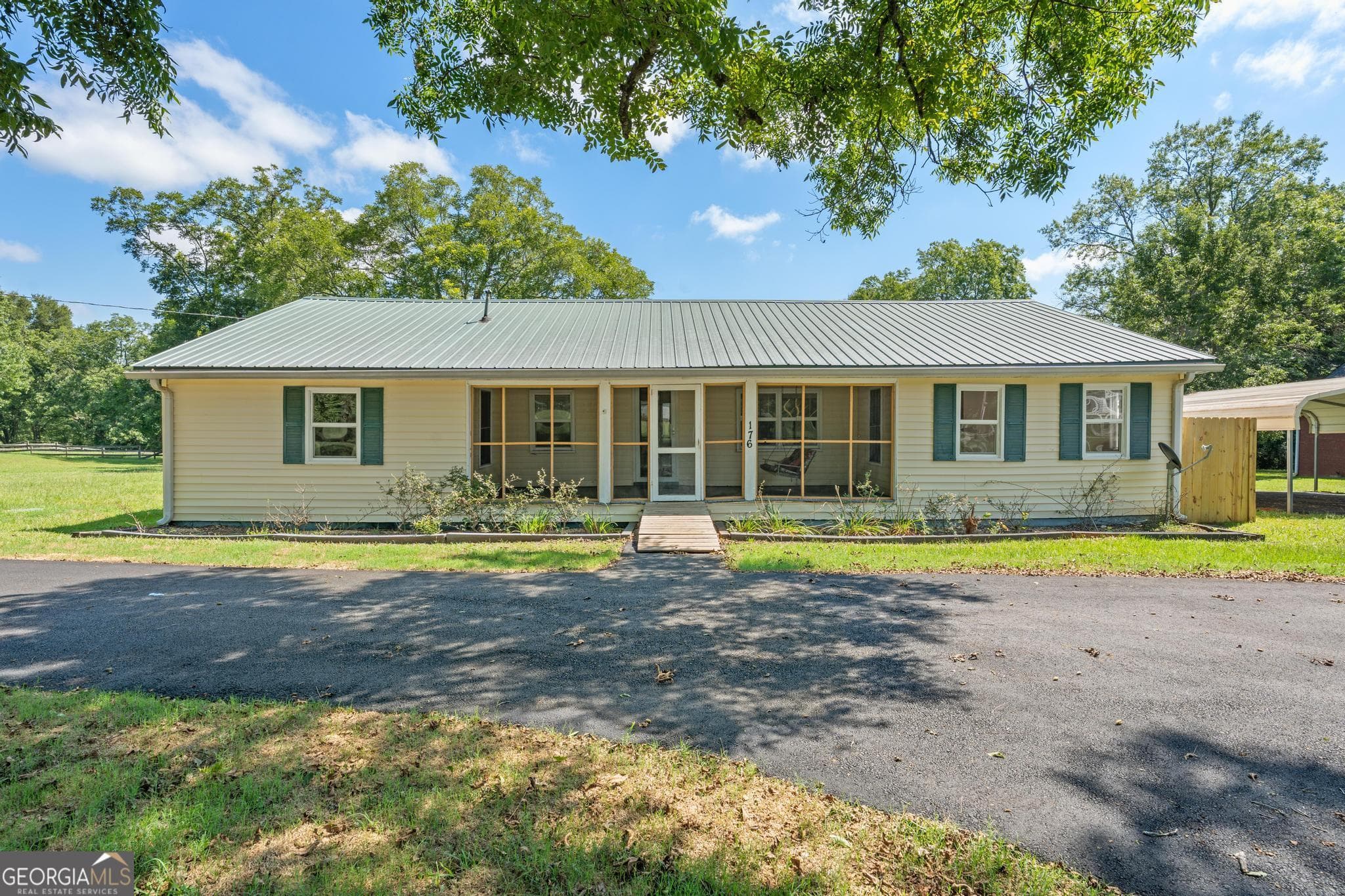 3 bedroom, 2 bathroom, 1,580 sq ft manufactured home,single family residence for sale at 176 Midland Street, Williamson, GA 30292