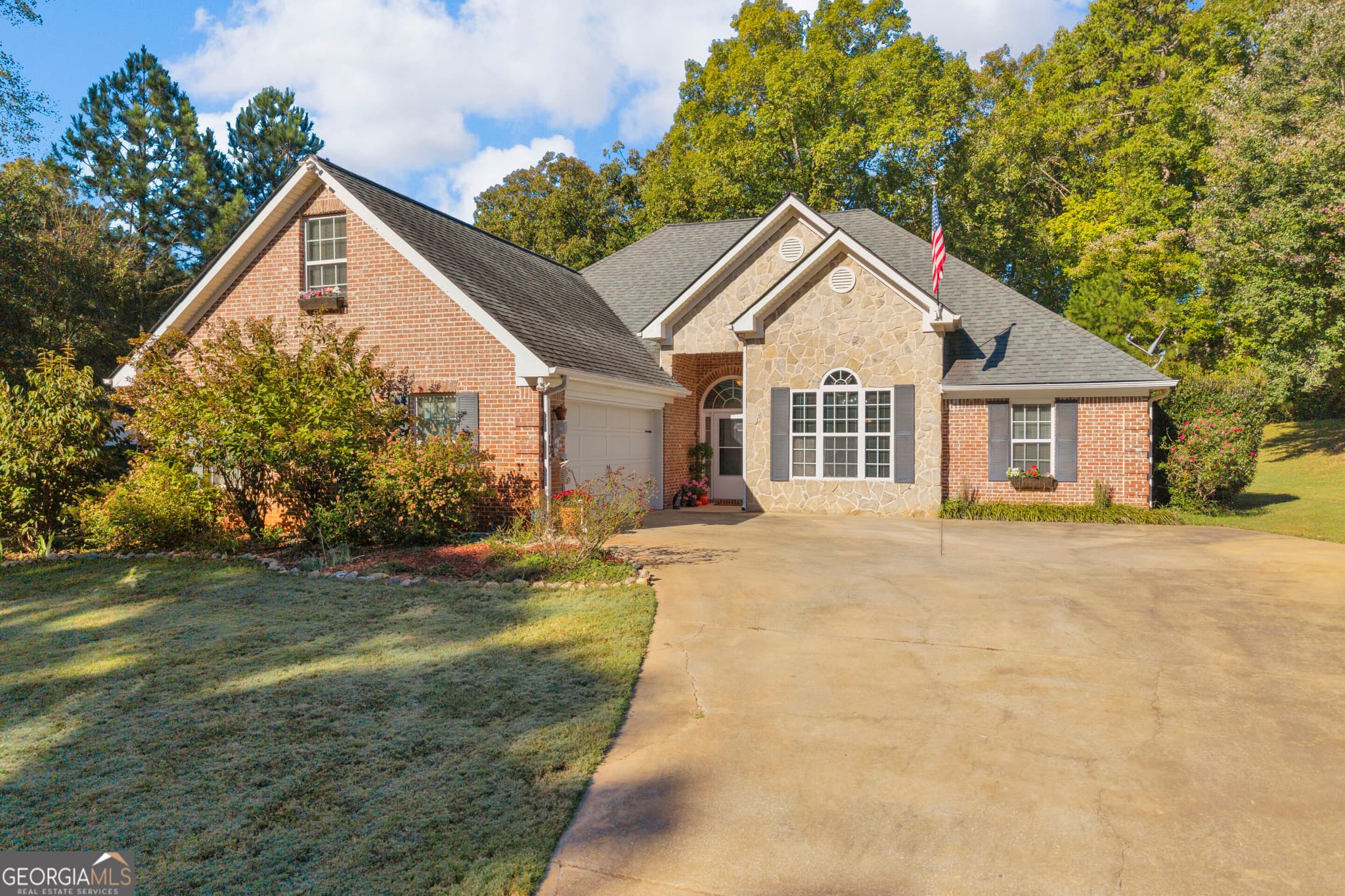 4 bedroom, 2.5 bathroom, 2,366 sq ft single family residence for sale at 102 Genessa Court, Mansfield, GA 30055