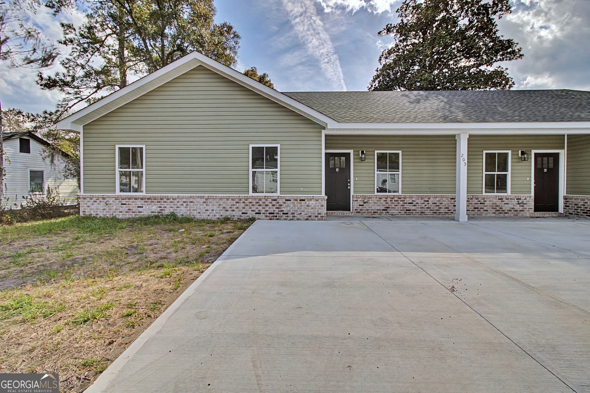 6 bedroom, 4 bathroom, 2,142 sq ft single family residence for sale at 205 Bagley Avenue, Hinesville, GA 31313