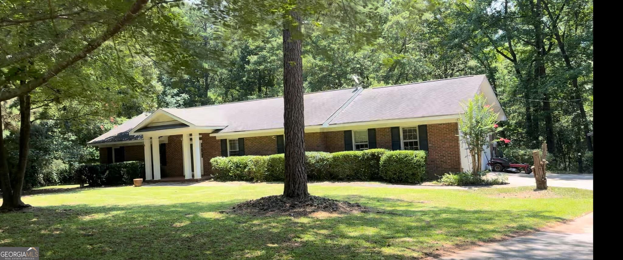 4 bedroom, 2 bathroom, 1,689 sq ft single family residence for sale at 201 Loraine Woods Drive, Macon, GA 31210