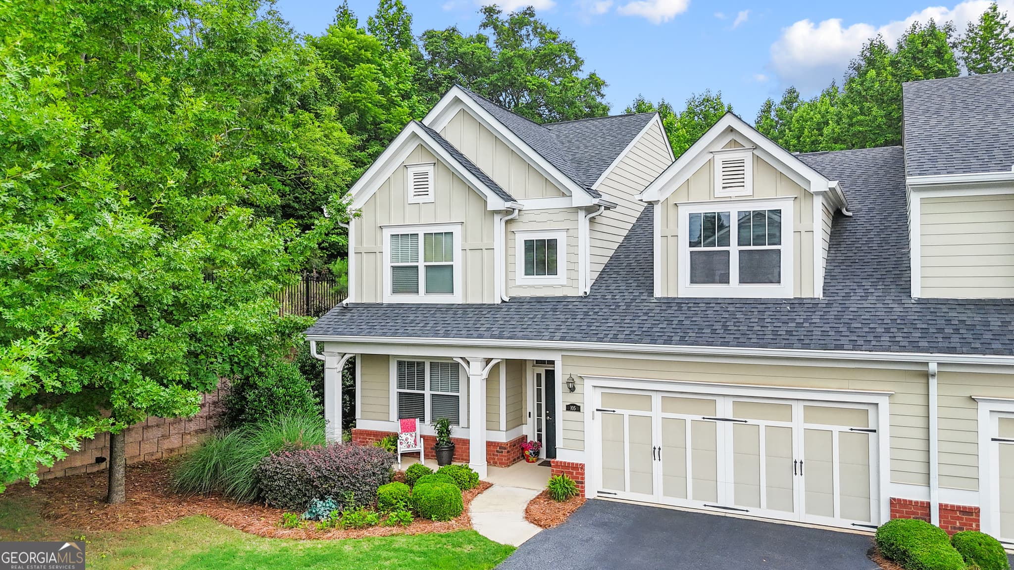 3 bedroom, 3 bathroom, 2,440 sq ft condominium sold at 105 Olde Hickory Court, Woodstock, GA 30188