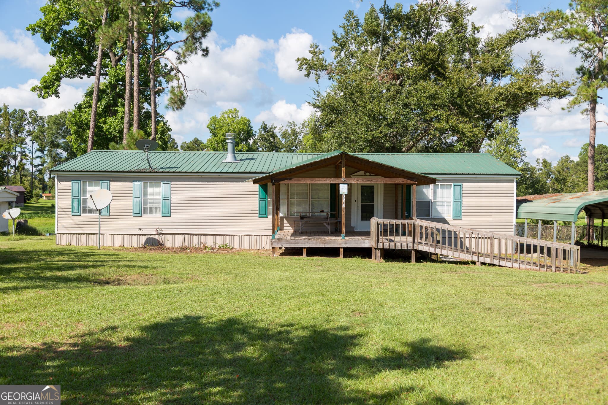 3 bedroom, 2 bathroom, 1,800 sq ft manufactured home,single family residence for sale at 3615 Lake Mayers Road, Baxley, GA 31513