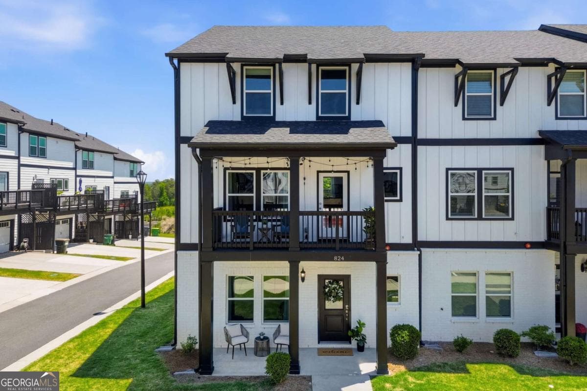 4 bedroom, 3.5 bathroom, 2,376 sq ft townhouse sold at 824 Mackay Creek, Woodstock, GA 30188