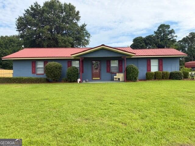 3 bedroom, 2 bathroom, 1,732 sq ft single family residence under contract at 219 Anderson Lane, Sandersville, GA 31082