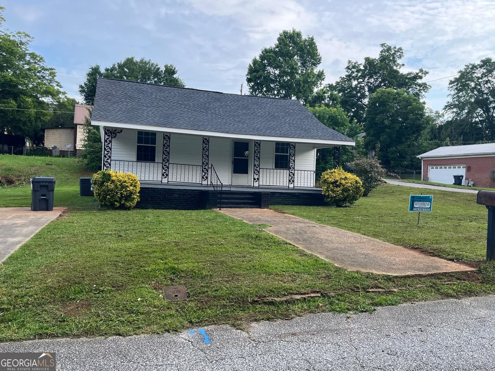 2 bedroom, 1 bathroom, 1,024 sq ft single family residence for sale at 709 Spring Street, Valley, AL 36854