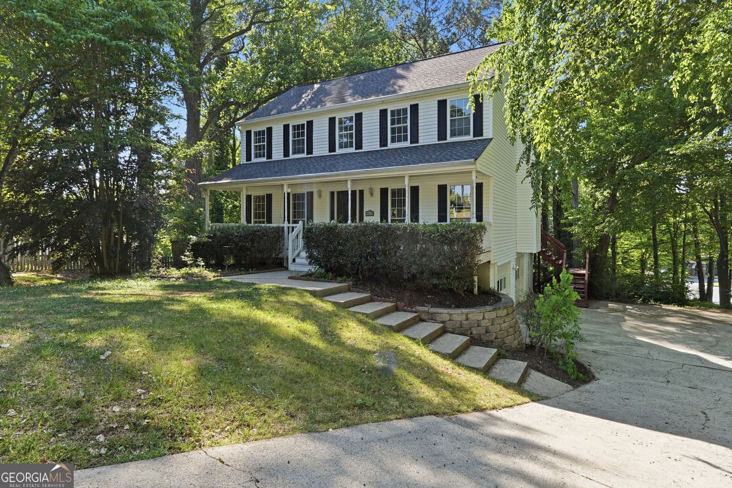 3 bedroom, 3.5 bathroom, 2,516 sq ft single family residence sold at 4028 Paloverde Circle, Kennesaw, GA 30144