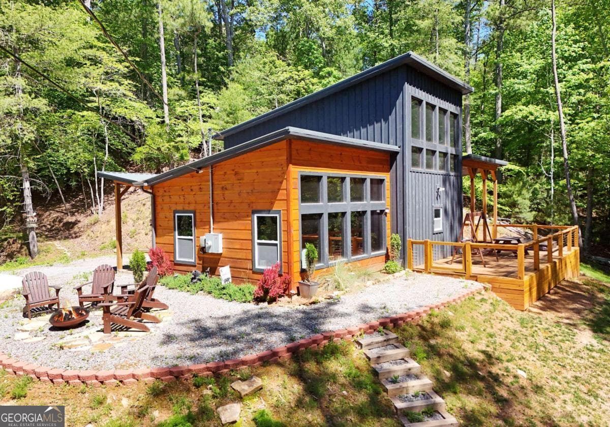 3 bedroom, 3 bathroom, 1,906 sq ft cabin,single family residence sold at 709 Lyric Lane, Ellijay, GA 30540