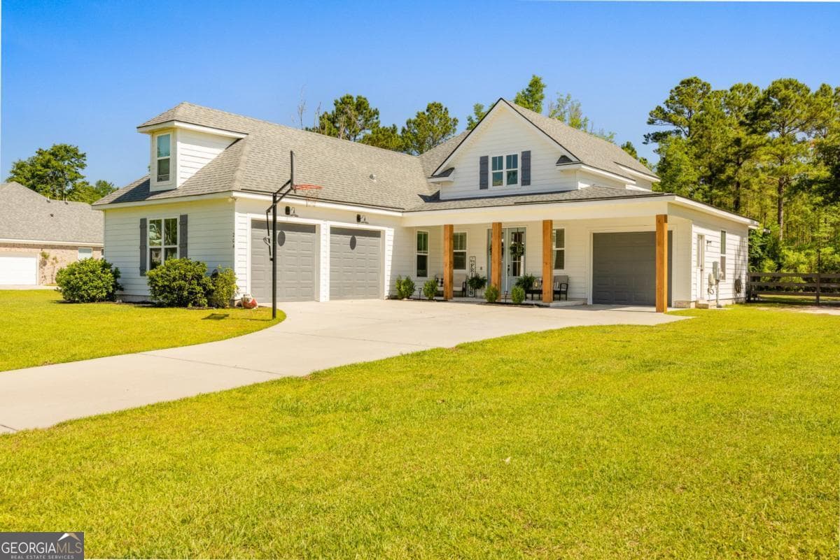5 bedroom, 3 bathroom, 2,835 sq ft single family residence sold at 204 Dean Drive, Guyton, GA 31312