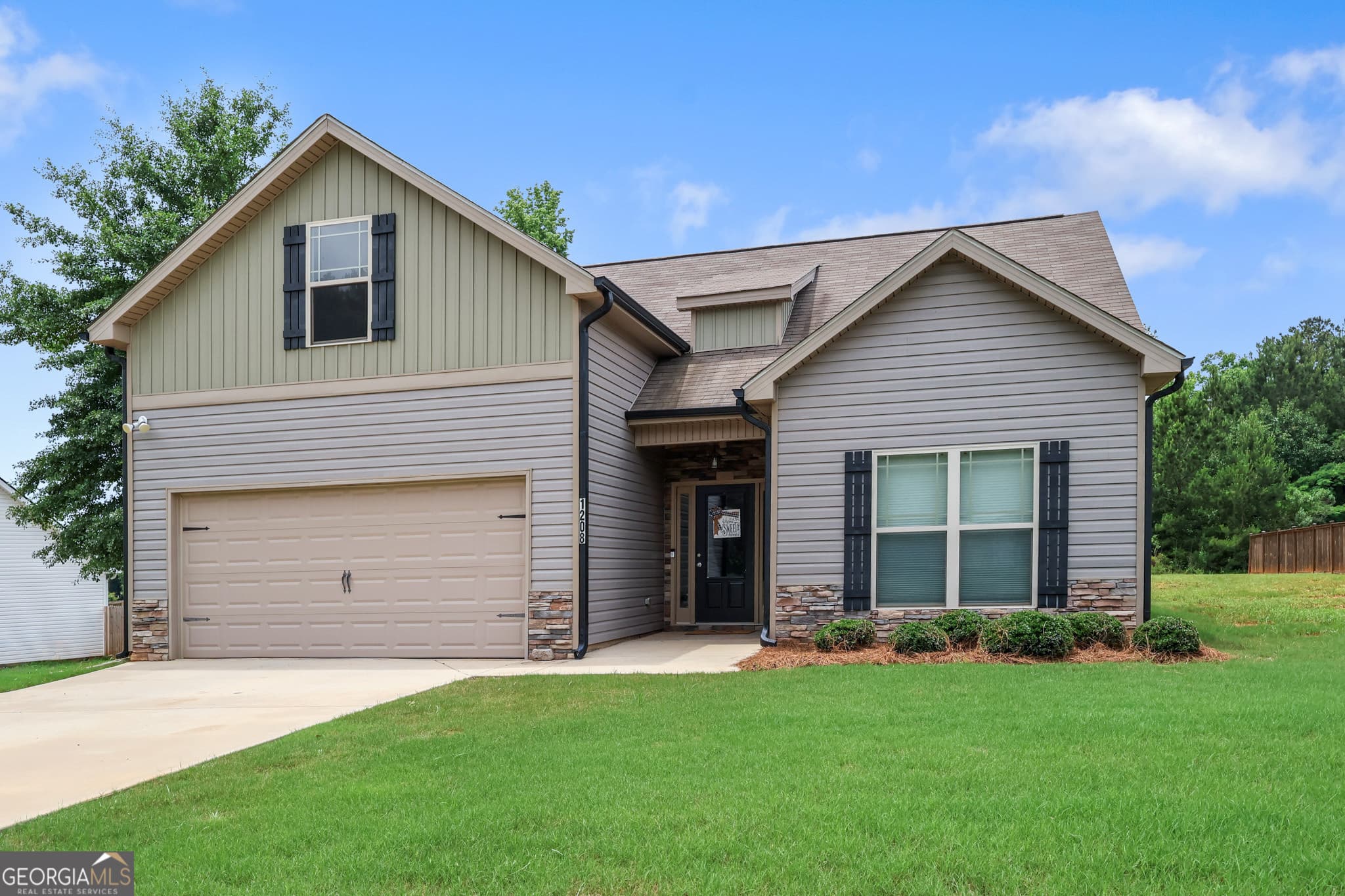 4 bedroom, 2 bathroom, 1,598 sq ft single family residence for sale at 1208 Hembree Way, Griffin, GA 30223