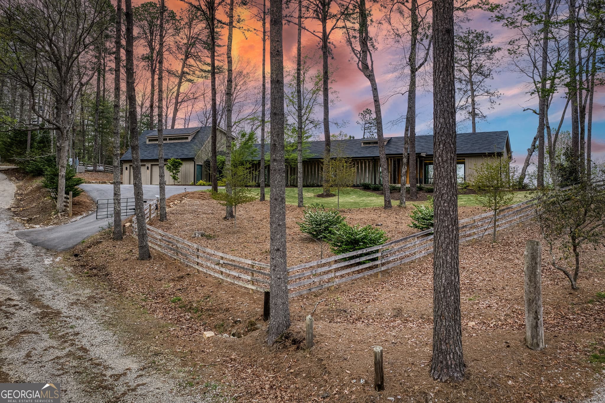 3 bedroom, 4 bathroom, 2,891 sq ft single family residence under contract at 133 Oasis Ridge Road, Lakemont, GA 30552