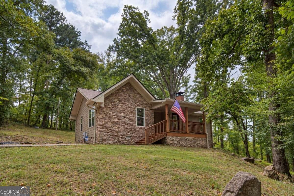 1 bedroom, 1 bathroom, 978 sq ft cabin,single family residence for sale at 7615 Whitmire Road, Cumming, GA 30028