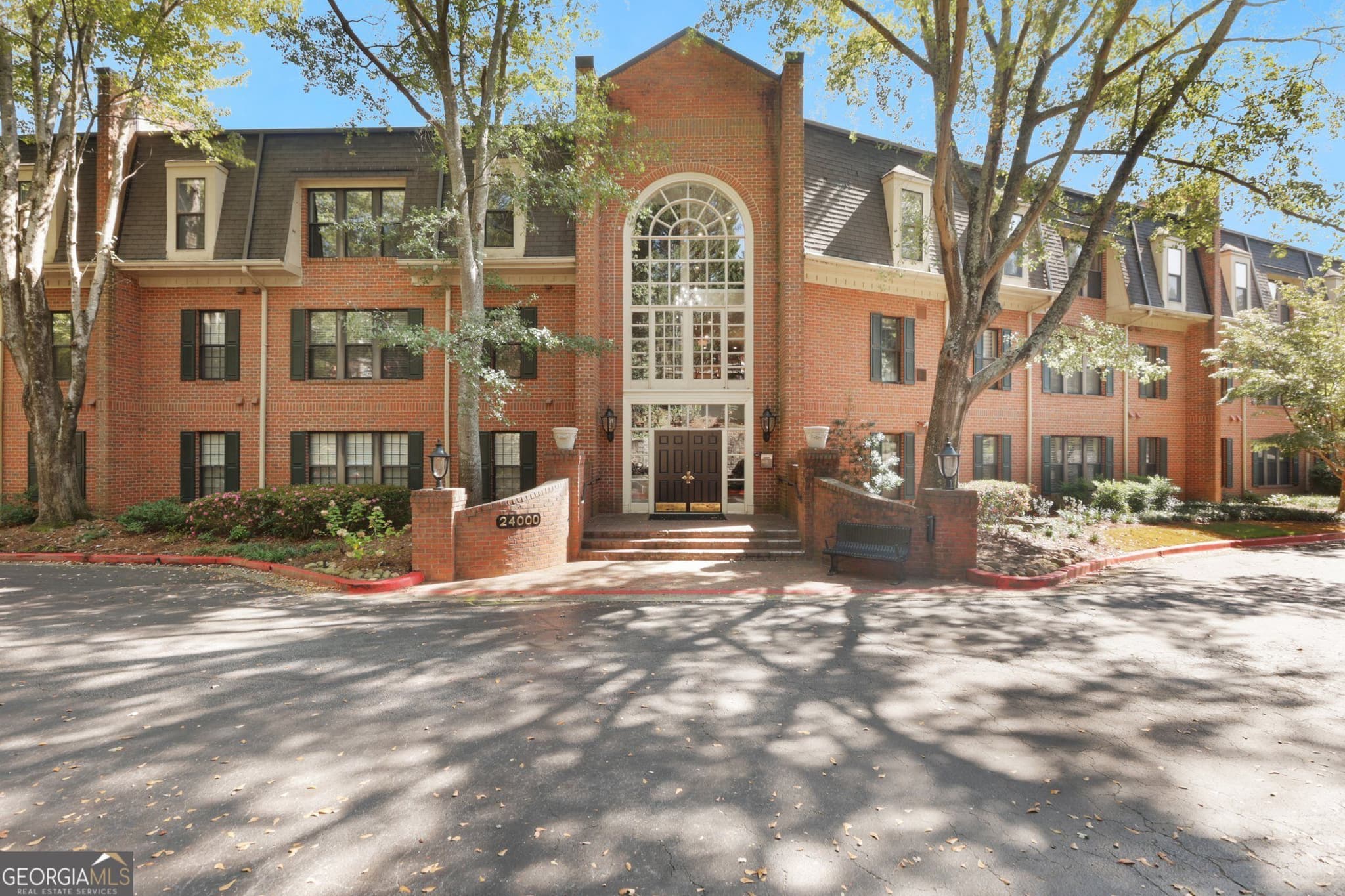 1 bedroom, 1 bathroom, 816 sq ft condominium for sale at 24212 Plantation Drive, Atlanta, GA 30324