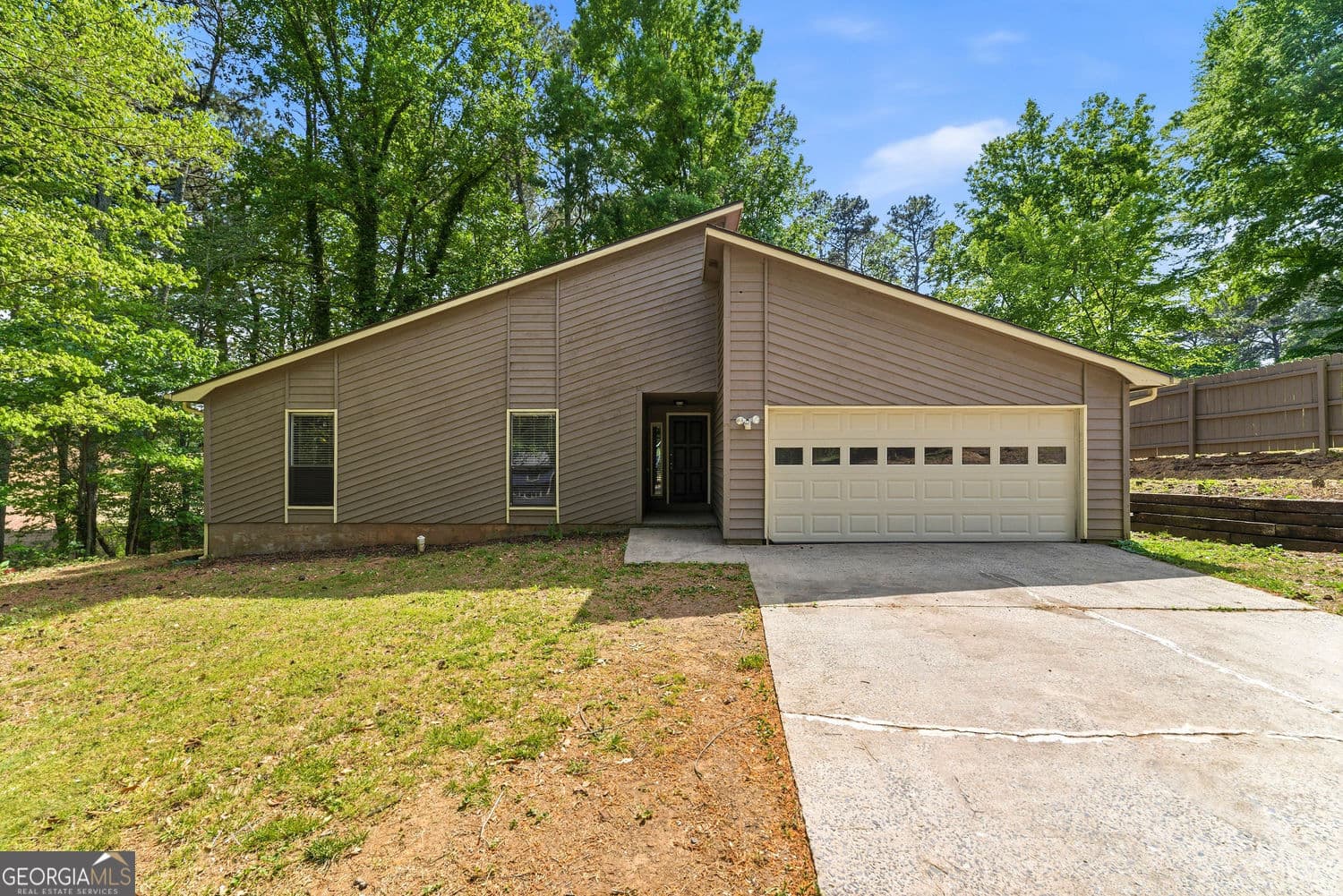 3 bedroom, 2 bathroom, 1,651 sq ft single family residence sold at 1207 Woodstream Circle, Acworth, GA 30102