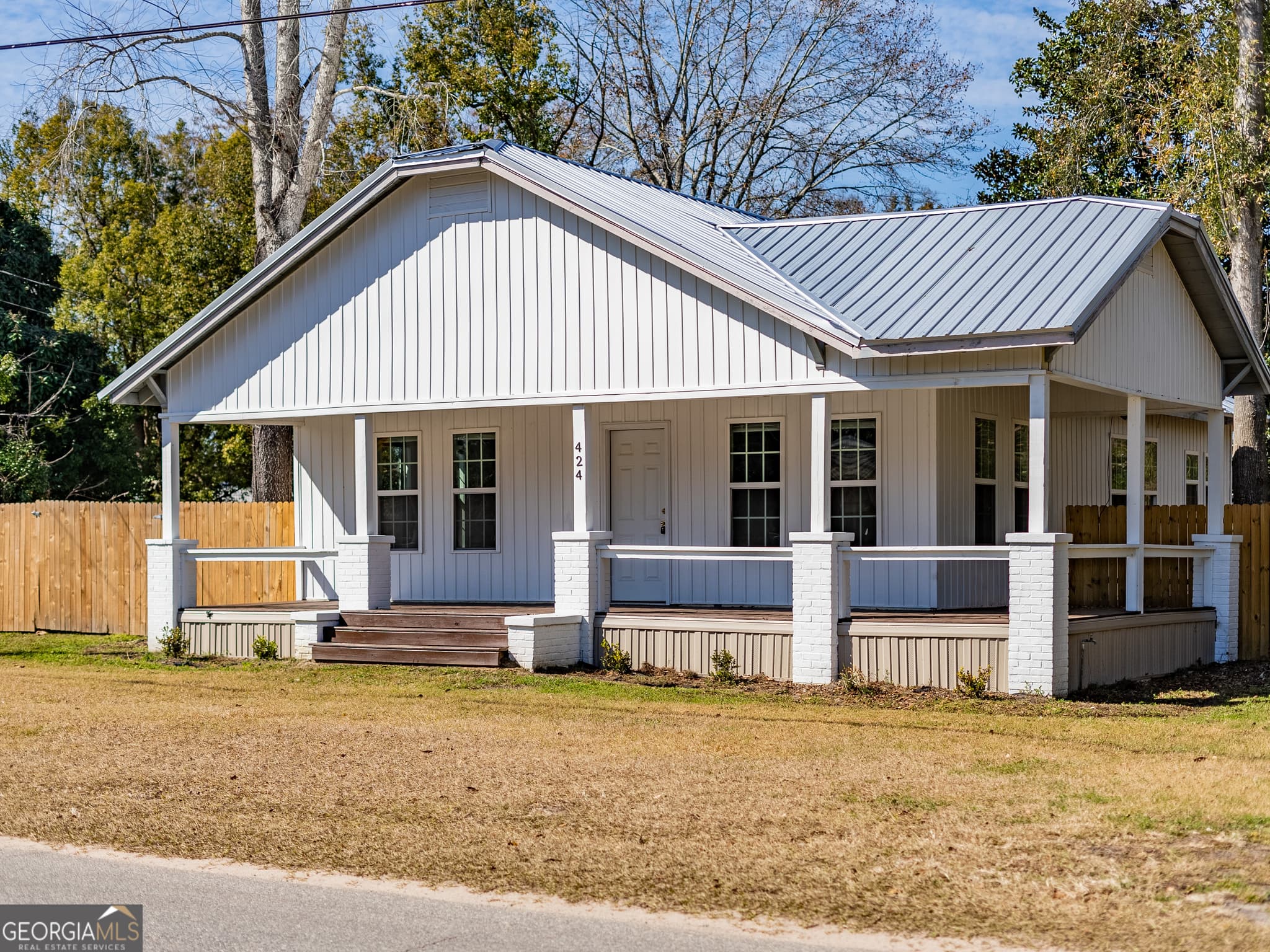 2 bedroom, 1 bathroom, 1,147 sq ft single family residence sold at 424 NW Central Avenue, Blackshear, GA 31516