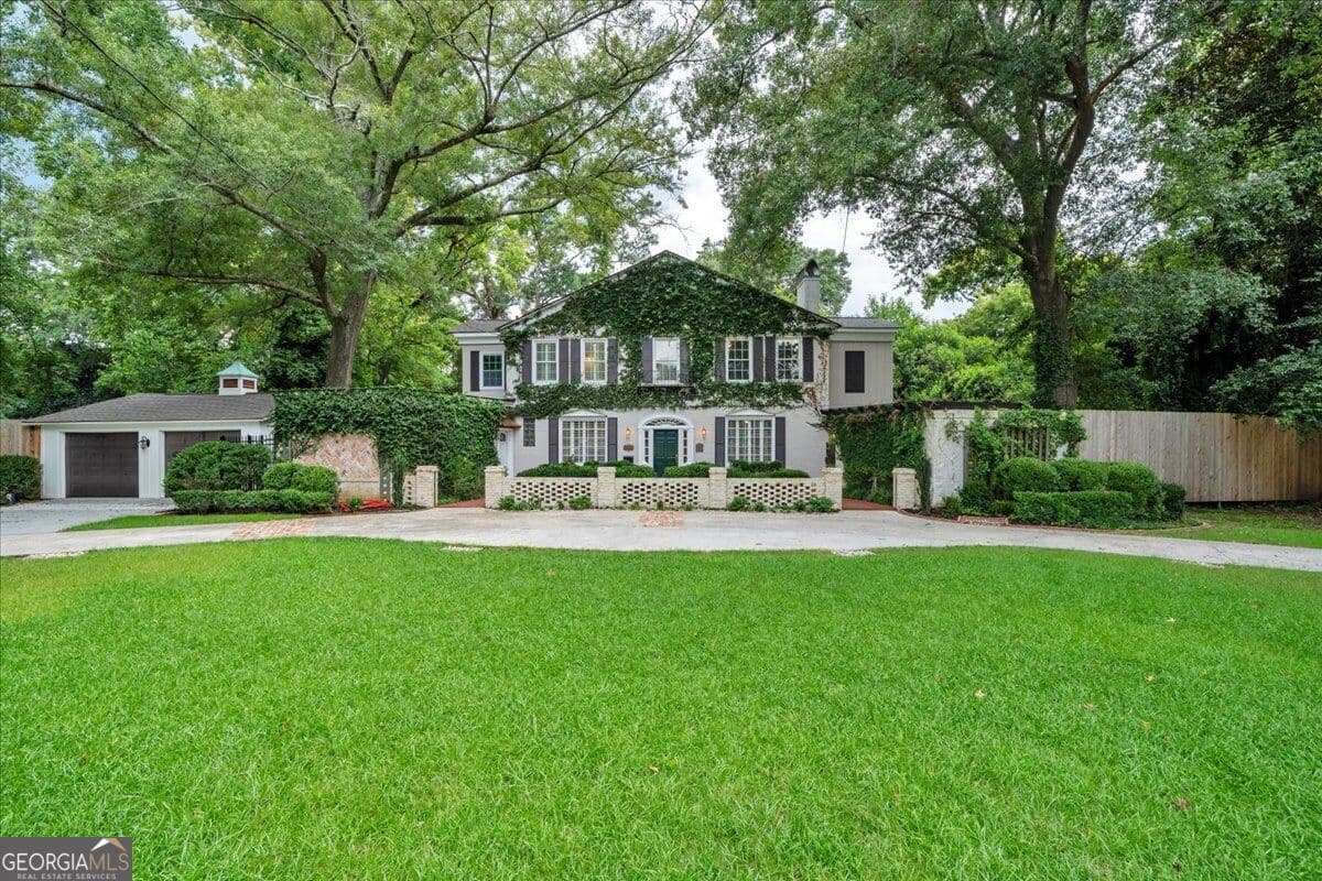 5 bedroom, 4 bathroom, 3,321 sq ft single family residence for sale at 3860 Ridge Avenue, Macon, GA 31204