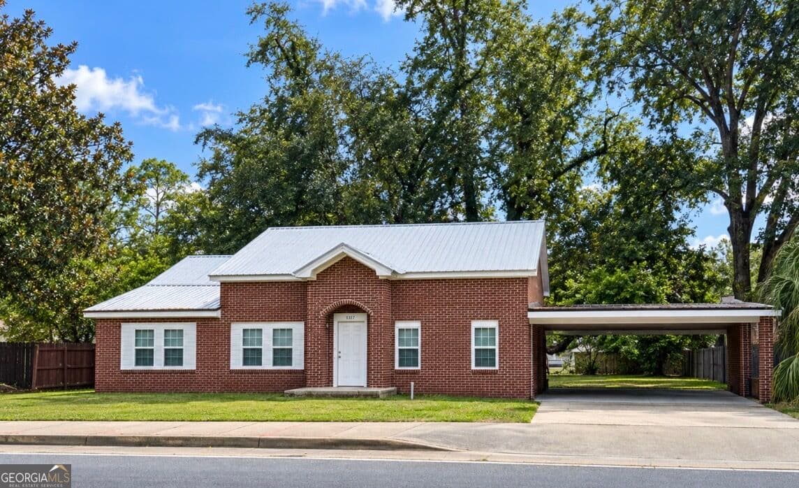 4 bedroom, 2 bathroom, 1,176 sq ft single family residence for sale at 177 W Brazell Street, Reidsville, GA 30453