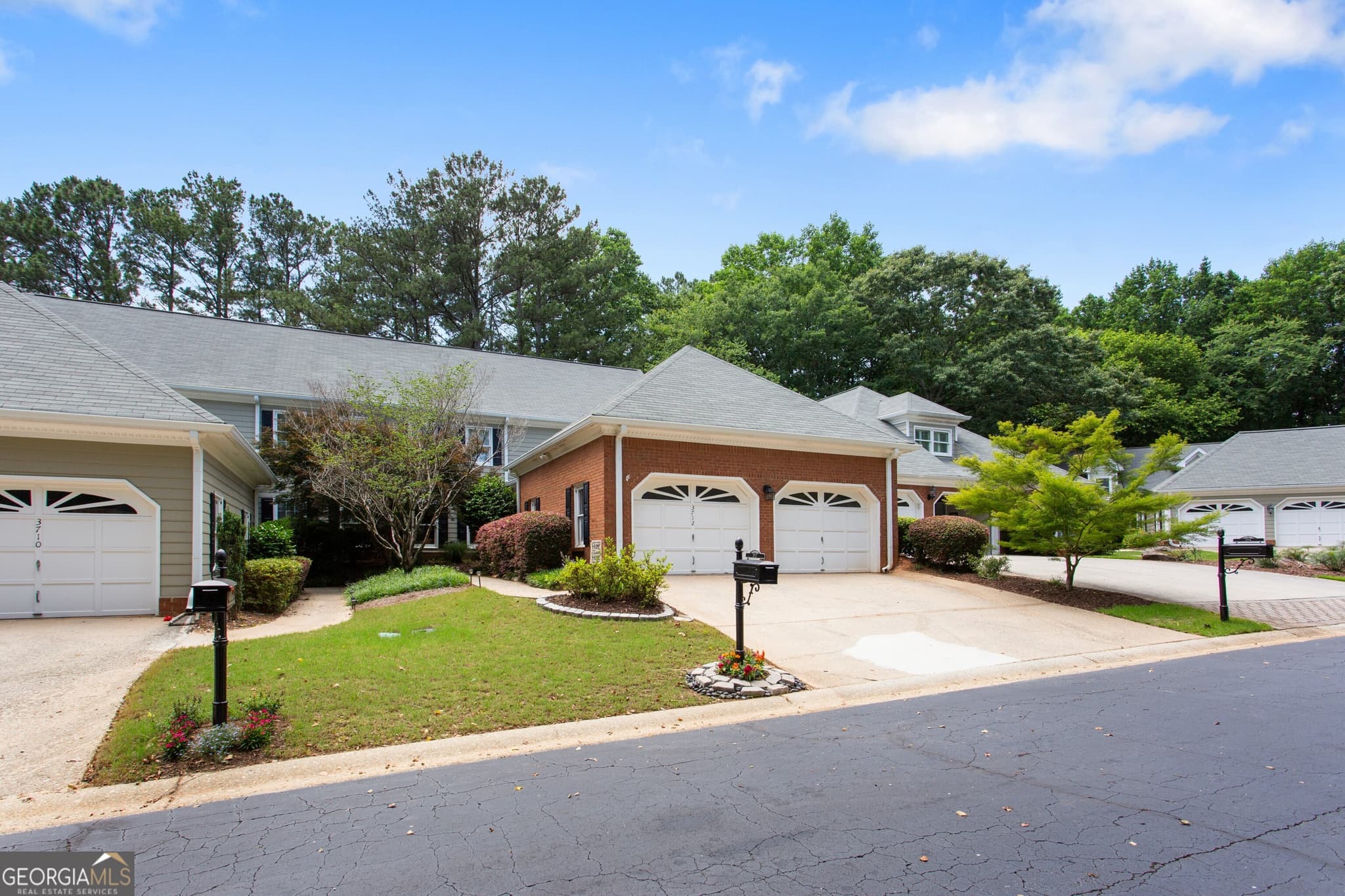 3 bedroom, 3 bathroom, 2,584 sq ft townhouse sold at 3712 Wedgewood Chase, Peachtree Corners, GA 30092