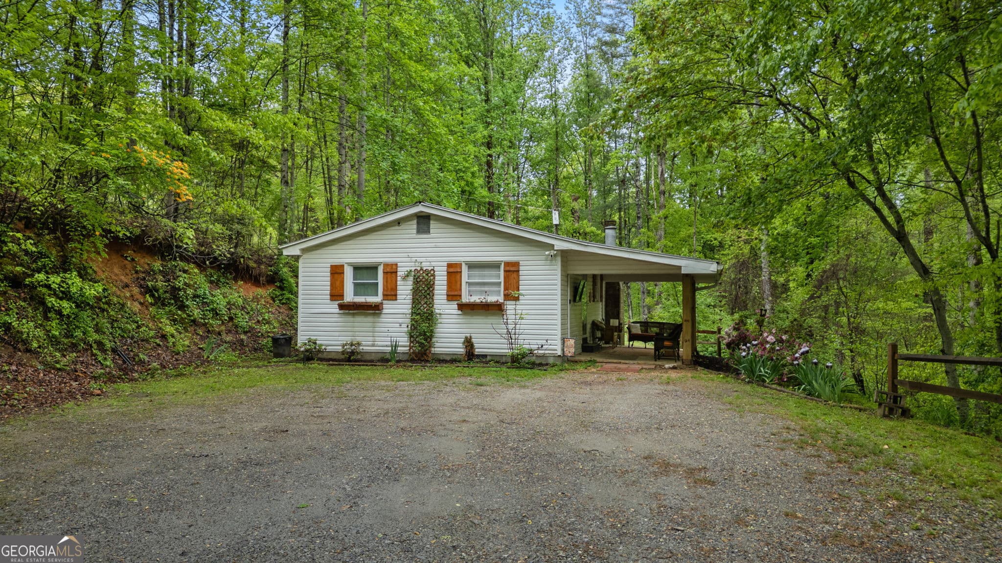 2 bedroom, 2 bathroom, 1,125 sq ft single family residence sold at 115 Maple Leaf Drive, Dahlonega, GA 30533
