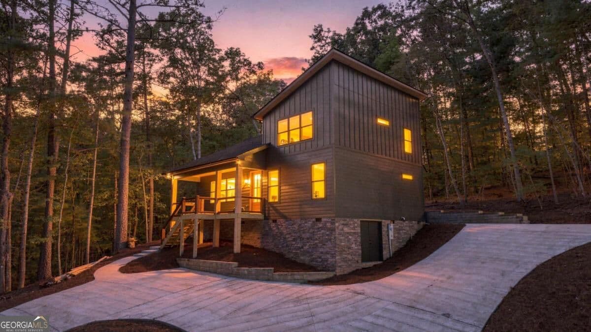 3 bedroom, 2 bathroom, 2,000 sq ft cabin,single family residence for sale at 84 Hale Court 3380R, Ellijay, GA 30540
