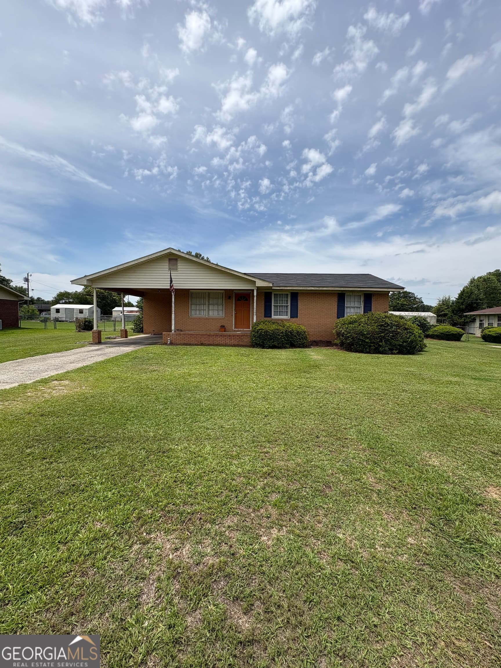 3 bedroom, 1.5 bathroom, 1,615 sq ft single family residence under contract at 426 Moye Drive, Sandersville, GA 31082