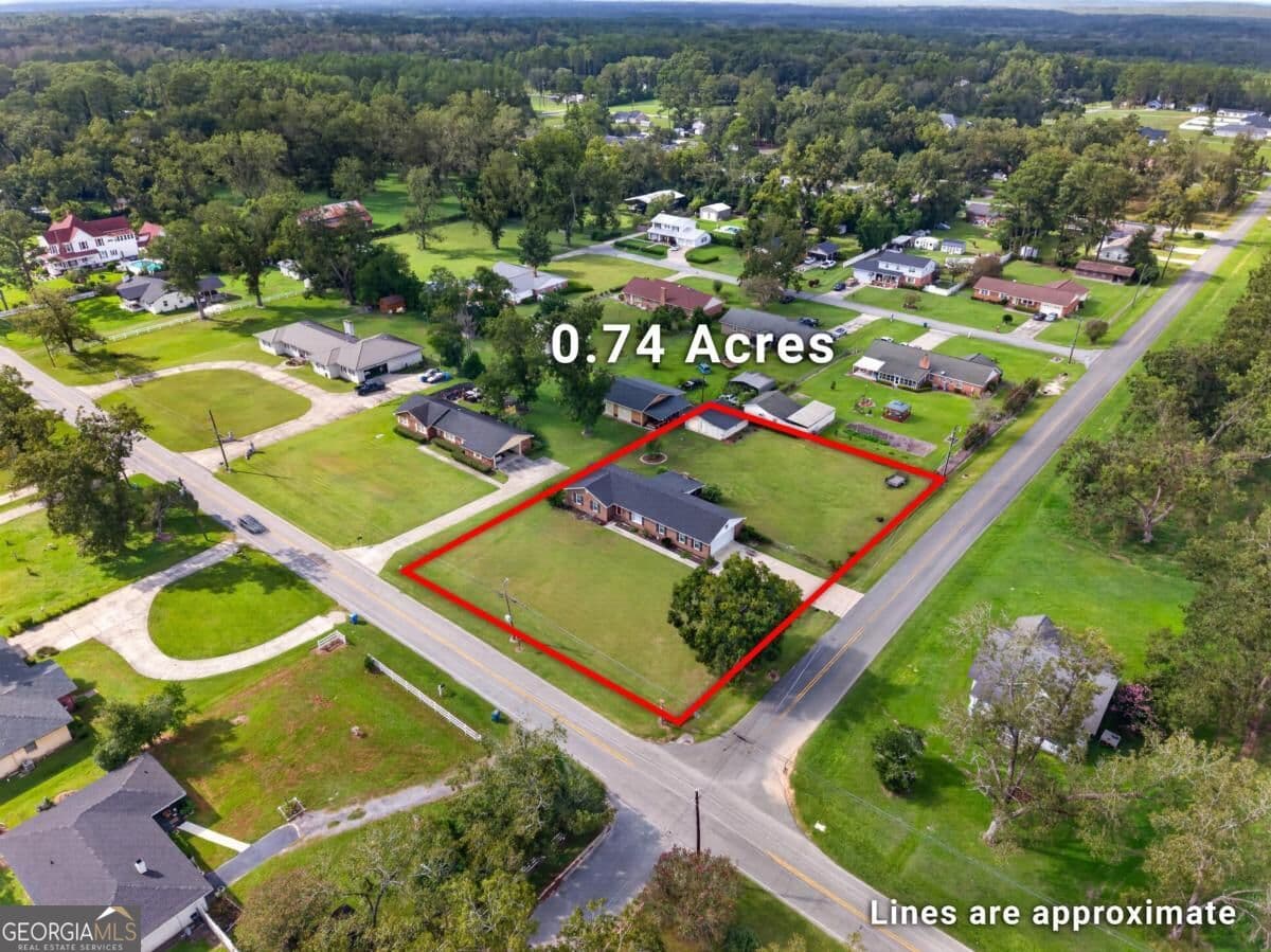 3 bedroom, 2 bathroom, 1,767 sq ft single family residence for sale at 907 E Waring Street, Waycross, GA 31501