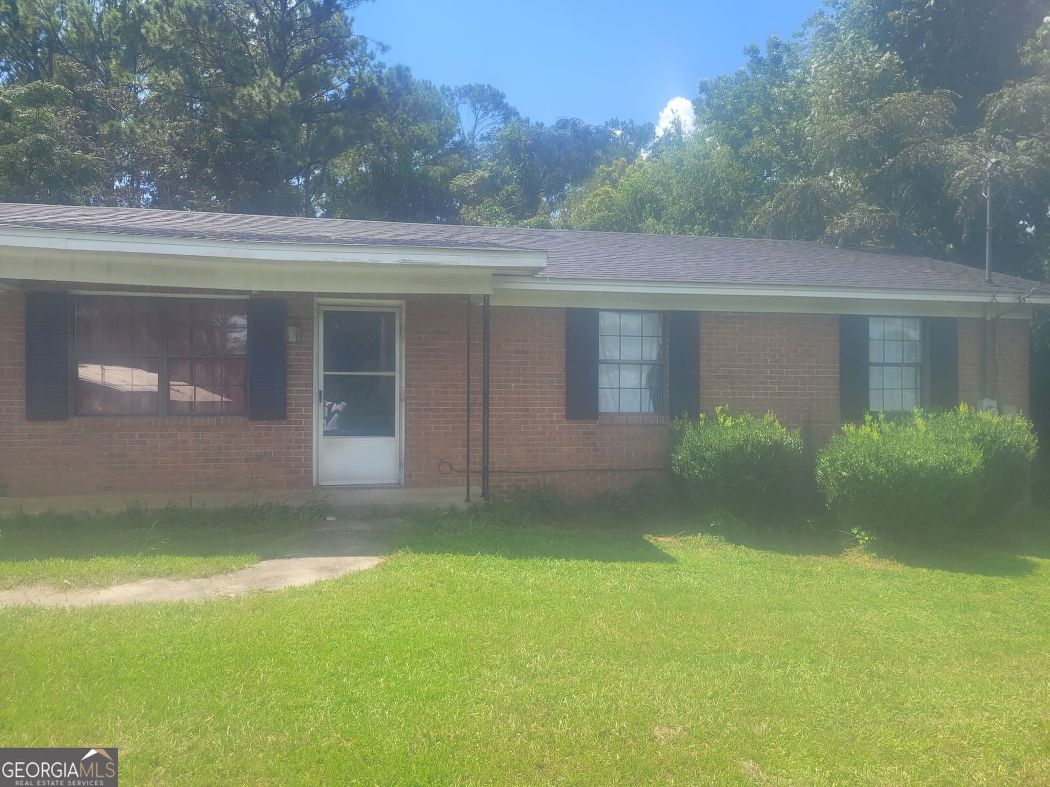 3 bedroom, 1 bathroom, 1,000 sq ft single family residence under contract at 1100 N Reddick Road, Quitman, GA 31643
