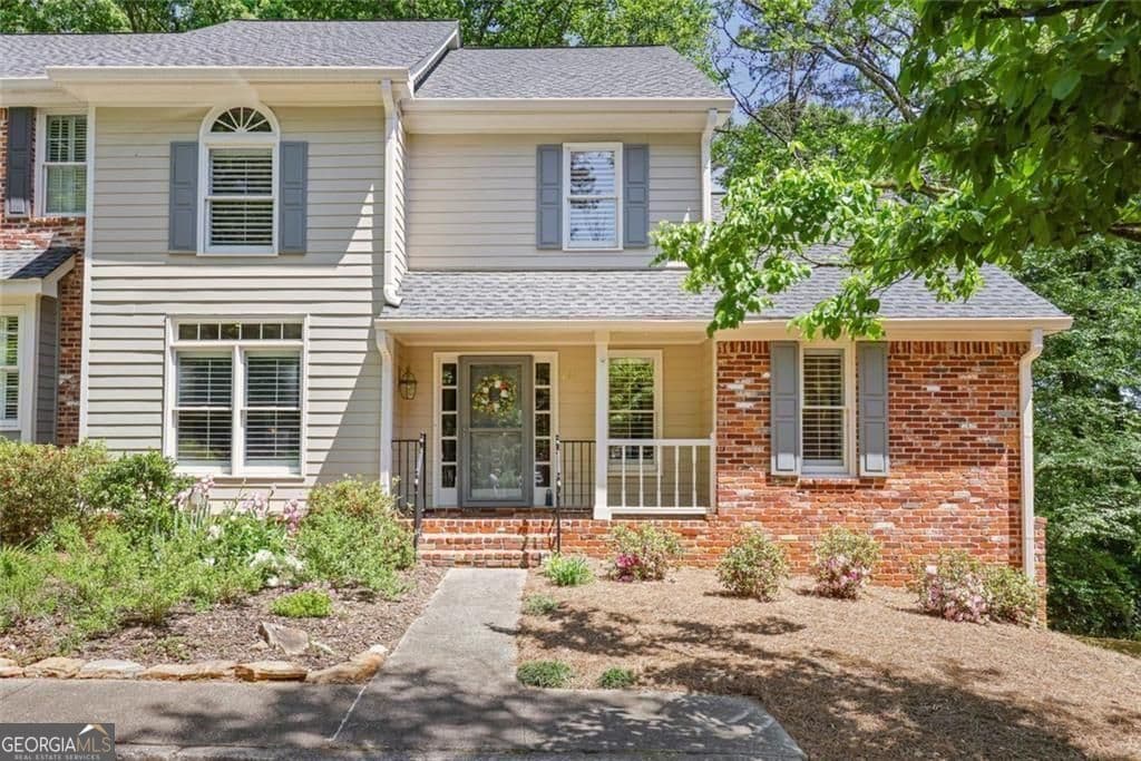 4 bedroom, 4 bathroom, 2,973 sq ft townhouse sold at 216 Riverview Trail, Roswell, GA 30075