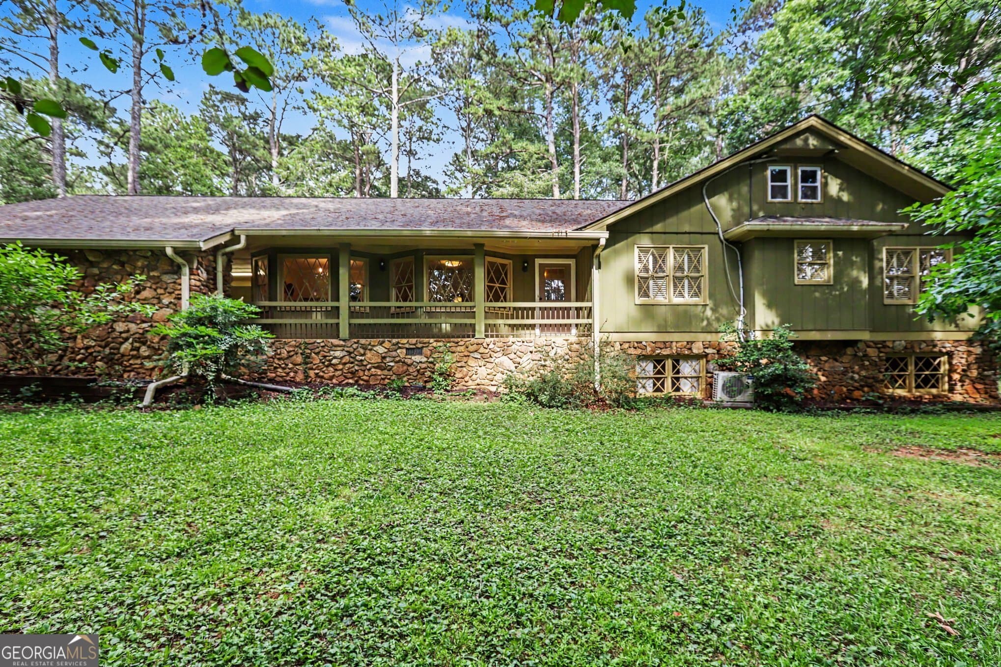 6 bedroom, 3 bathroom, 3,273 sq ft single family residence sold at 675 Ridge Avenue, Stone Mountain, GA 30083