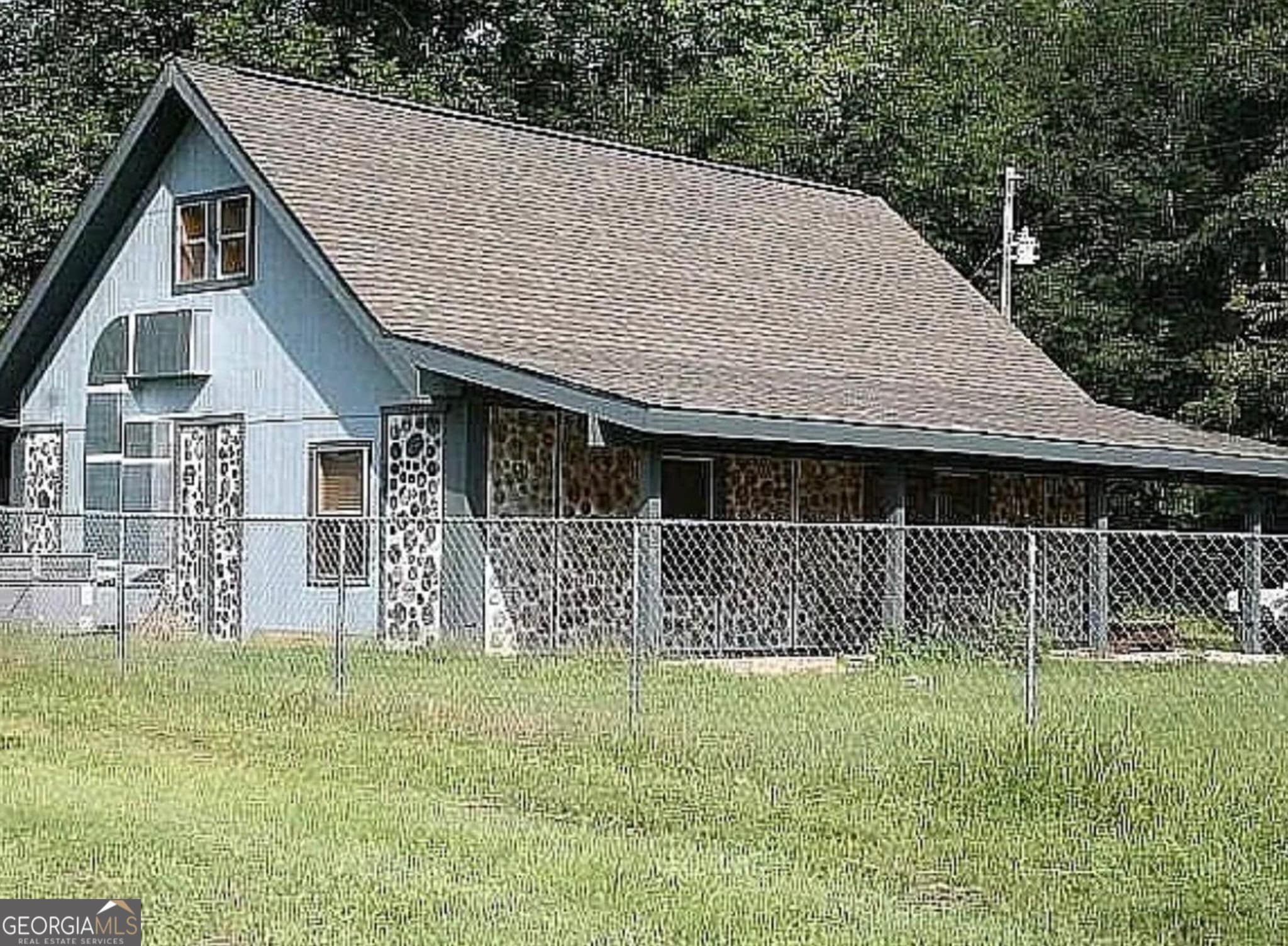 2 bedroom, 1.5 bathroom, 1,736 sq ft cabin,single family residence for sale at 305 Cottonton Road, Pittsview, AL 36871