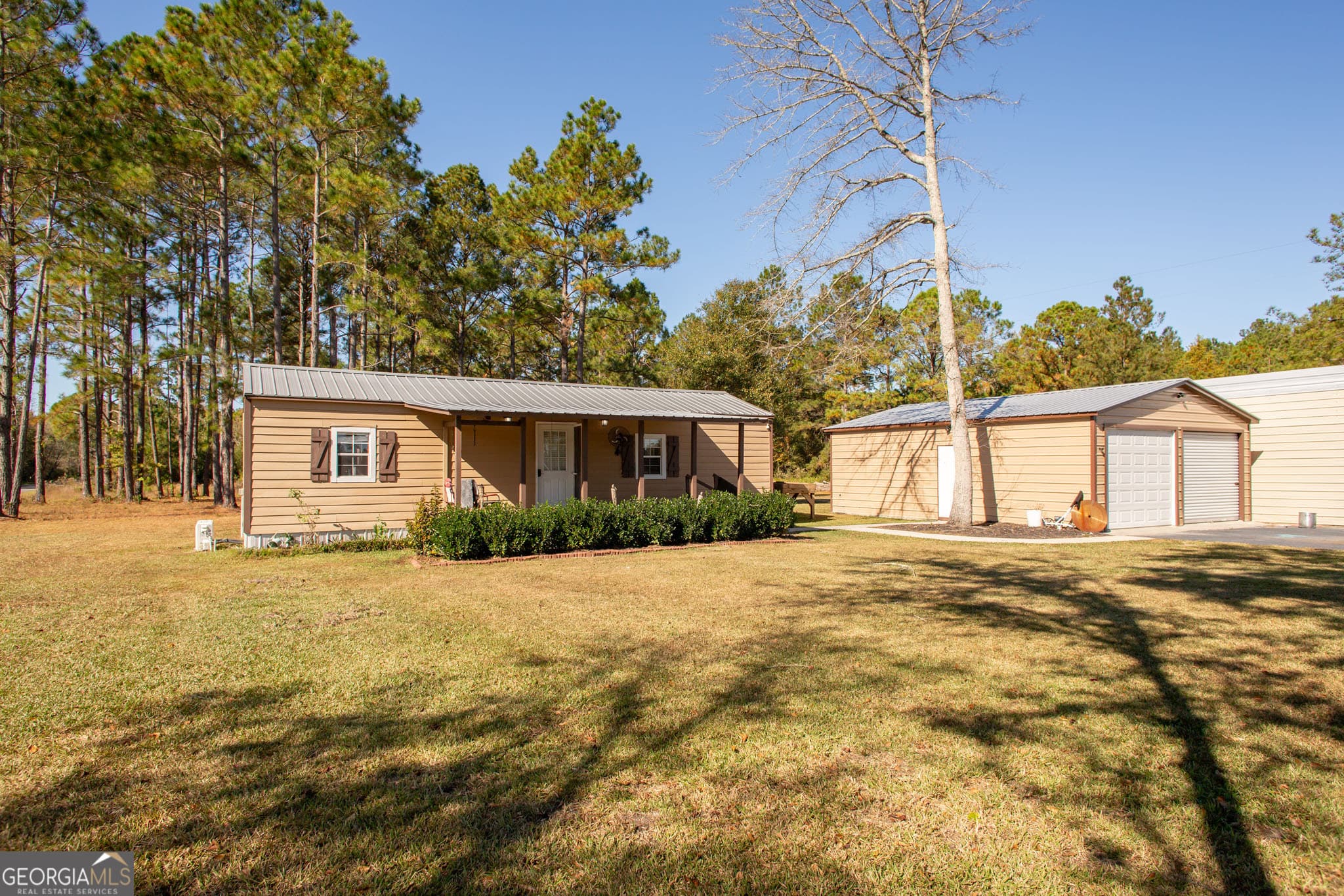 1 bedroom, 1 bathroom, 600 sq ft single family residence sold at 5627 Yellow Bluff Road, Blackshear, GA 31516