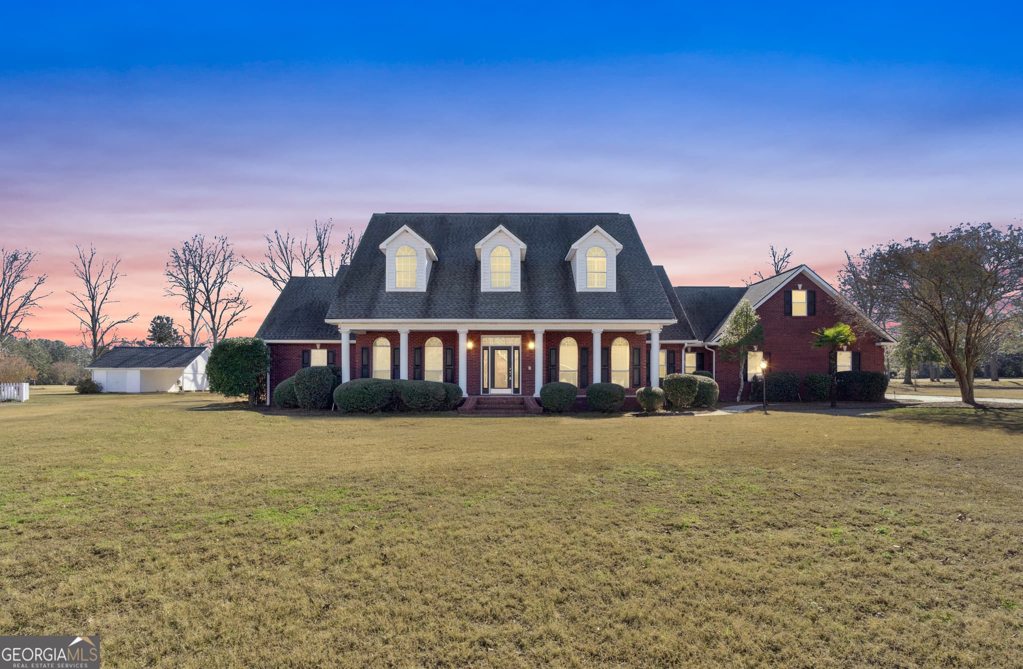 4 bedroom, 4.5 bathroom, 3,953 sq ft single family residence sold at 3951 Golfview Drive, Blackshear, GA 31516