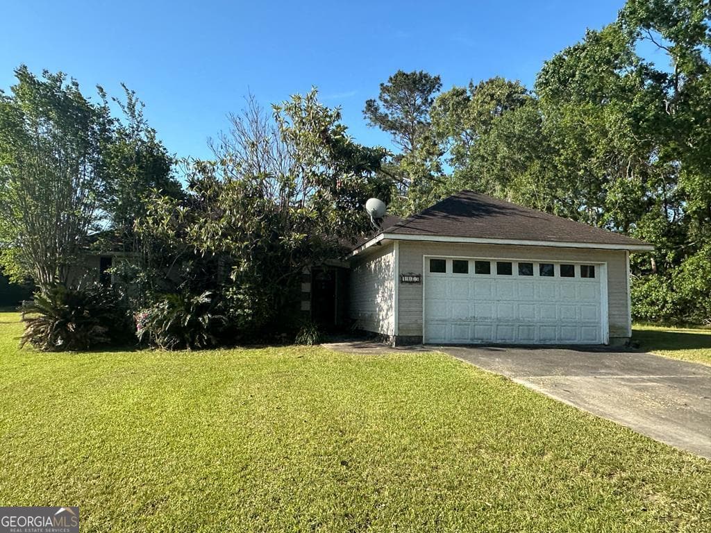 4 bedroom, 2 bathroom, 1,571 sq ft single family residence sold at 4025 Foxridge Lane, Valdosta, GA 31605