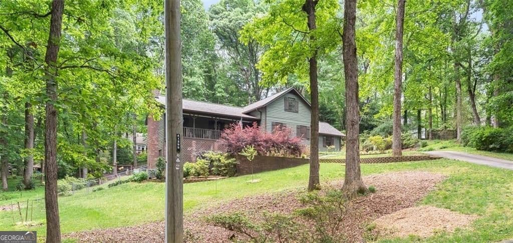 4 bedroom, 3.5 bathroom, 3,051 sq ft single family residence sold at 4052 Oak Harbour Circle, Gainesville, GA 30506