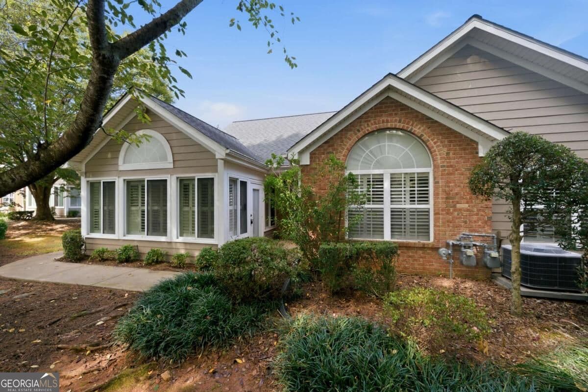 3 bedroom, 2 bathroom, 1,700 sq ft condominium for sale at 2235 Orchard Place, Roswell, GA 30076