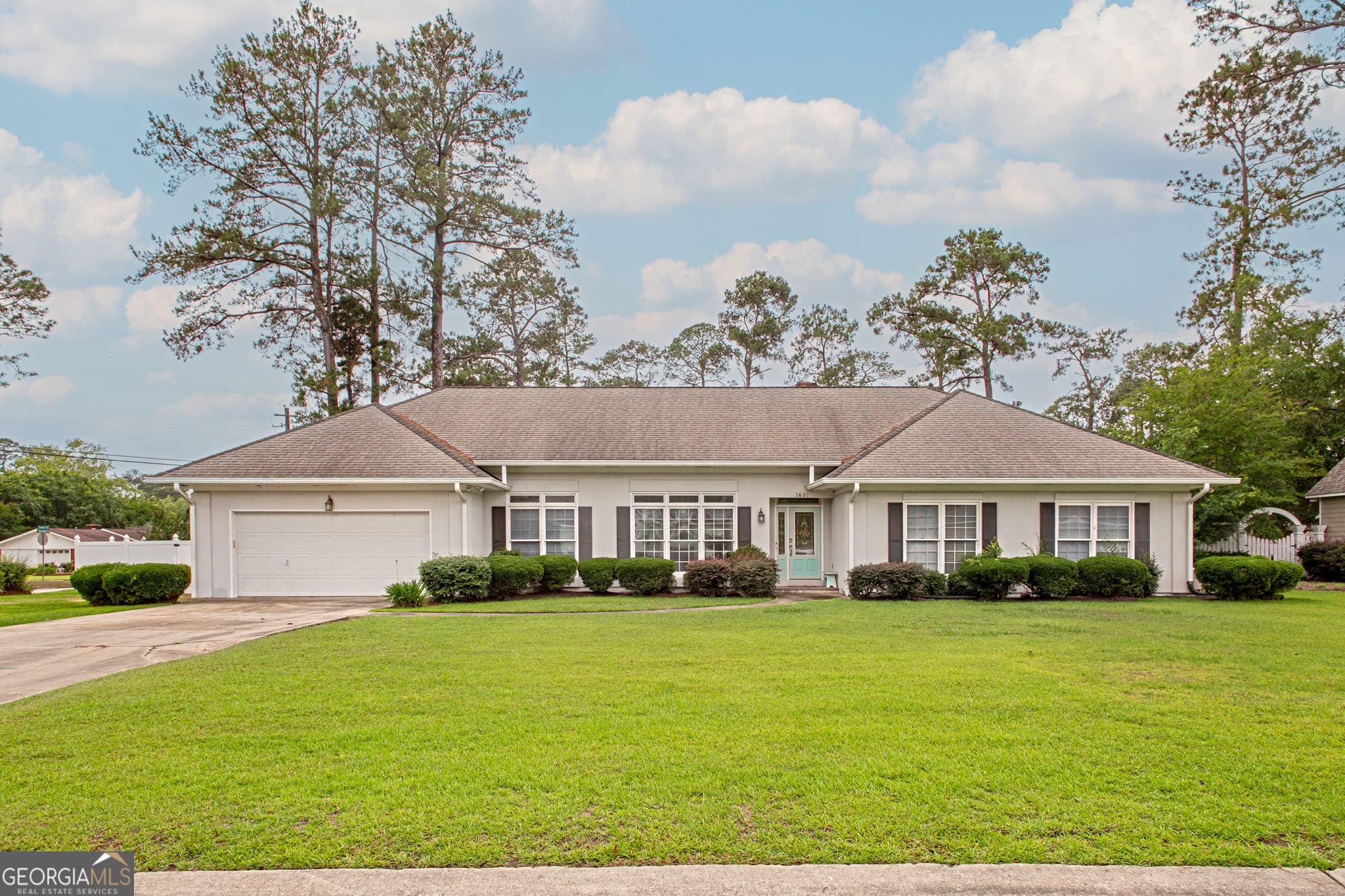 3 bedroom, 2 bathroom, 1,948 sq ft single family residence sold at 1601 Seminole Springs Road, Waycross, GA 31501