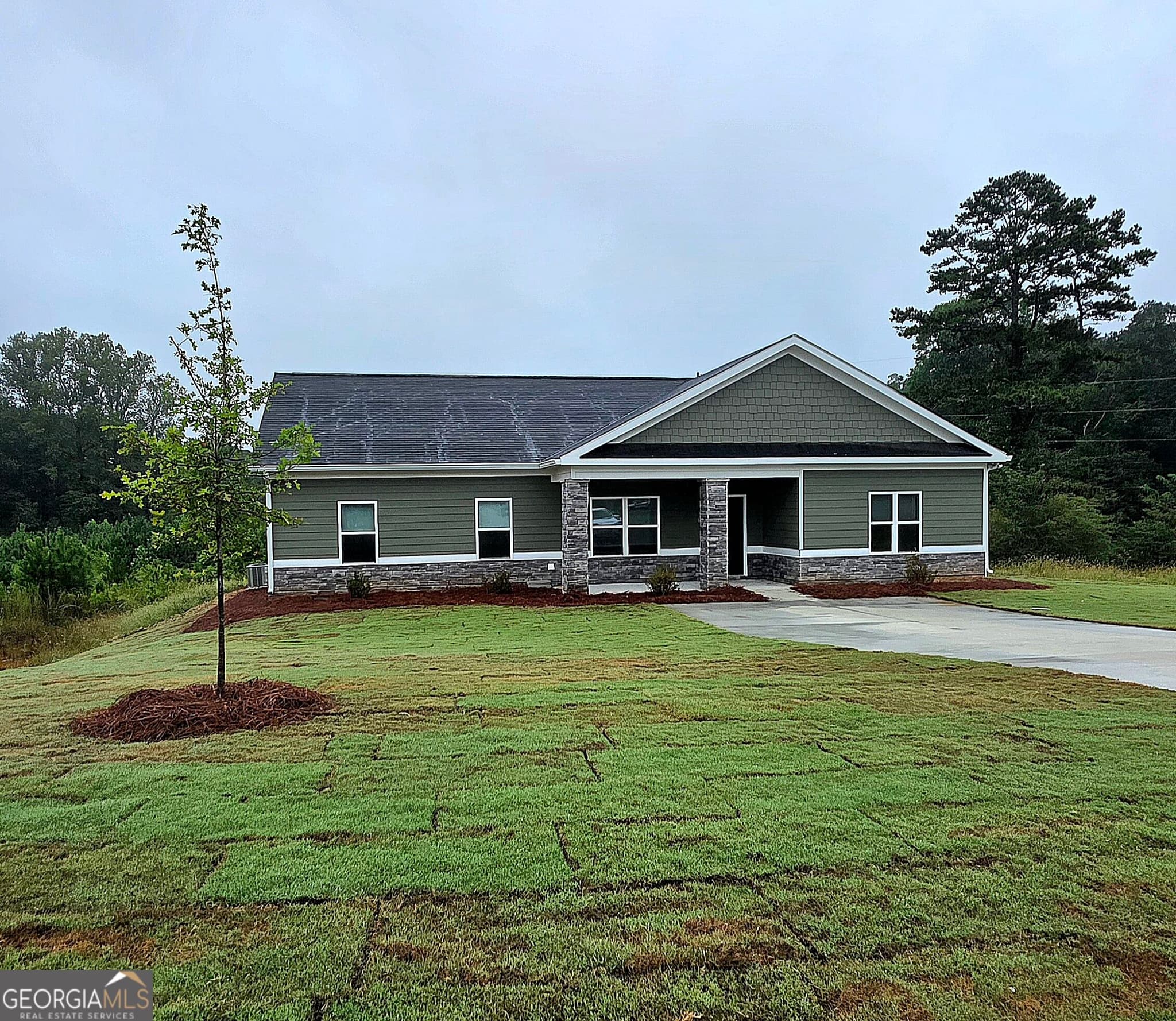 4 bedroom, 3 bathroom, 1,653 sq ft single family residence for sale at 60 Charlotte Drive, Statham, GA 30666
