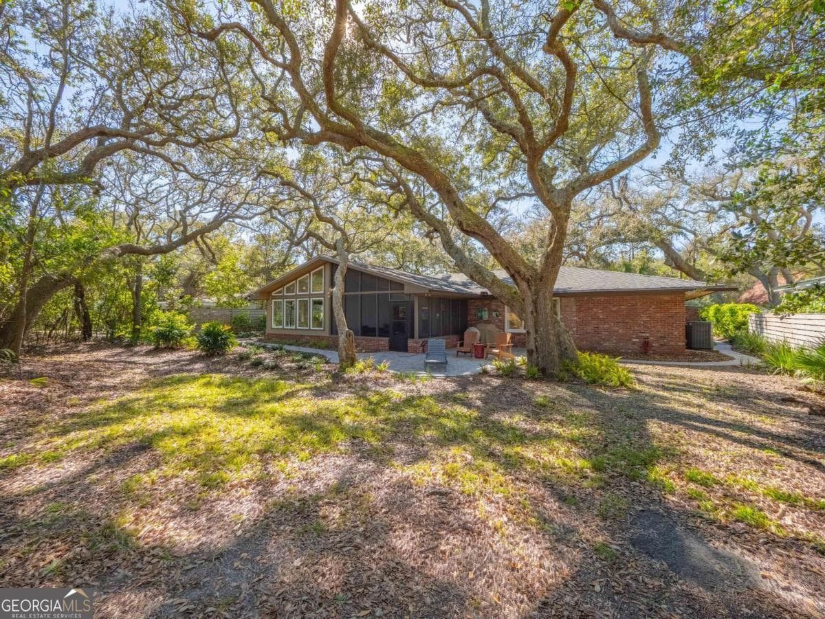 3 bedroom, 3.5 bathroom, 2,912 sq ft single family residence sold at 8 Brice Lane, Jekyll Island, GA 31527