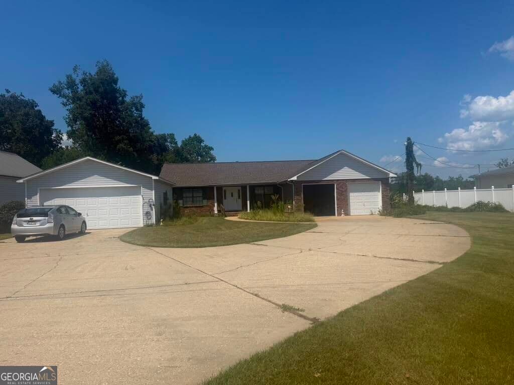 3 bedroom, 3 bathroom, 2,038 sq ft single family residence for sale at 263 Cove Drive, Abbeville, AL 36310