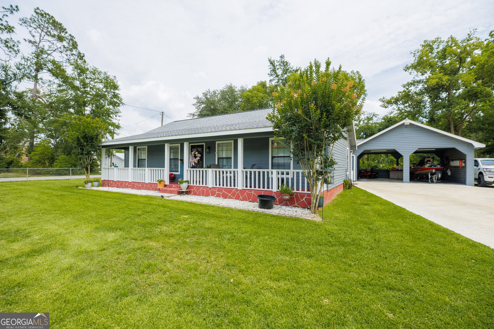 3 bedroom, 2.5 bathroom, 1,888 sq ft single family residence for sale at 11 Morgan Street, Homerville, GA 31634