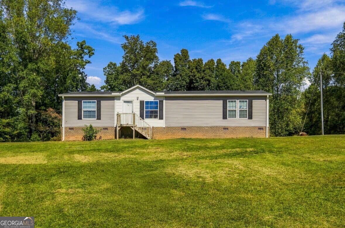 3 bedroom, 2 bathroom, 1,568 sq ft single family residence for sale at 538 E Leatherwood Road, Toccoa, GA 30577