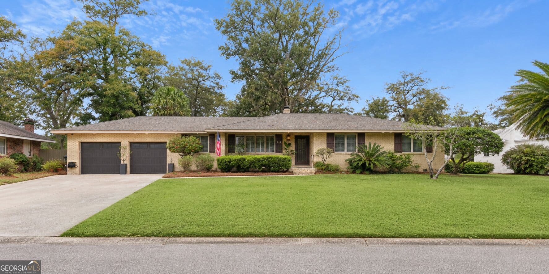 4 bedroom, 3 bathroom, 2,382 sq ft single family residence for sale at 519 Wesley Oak Circle, St. Simons, GA 31522