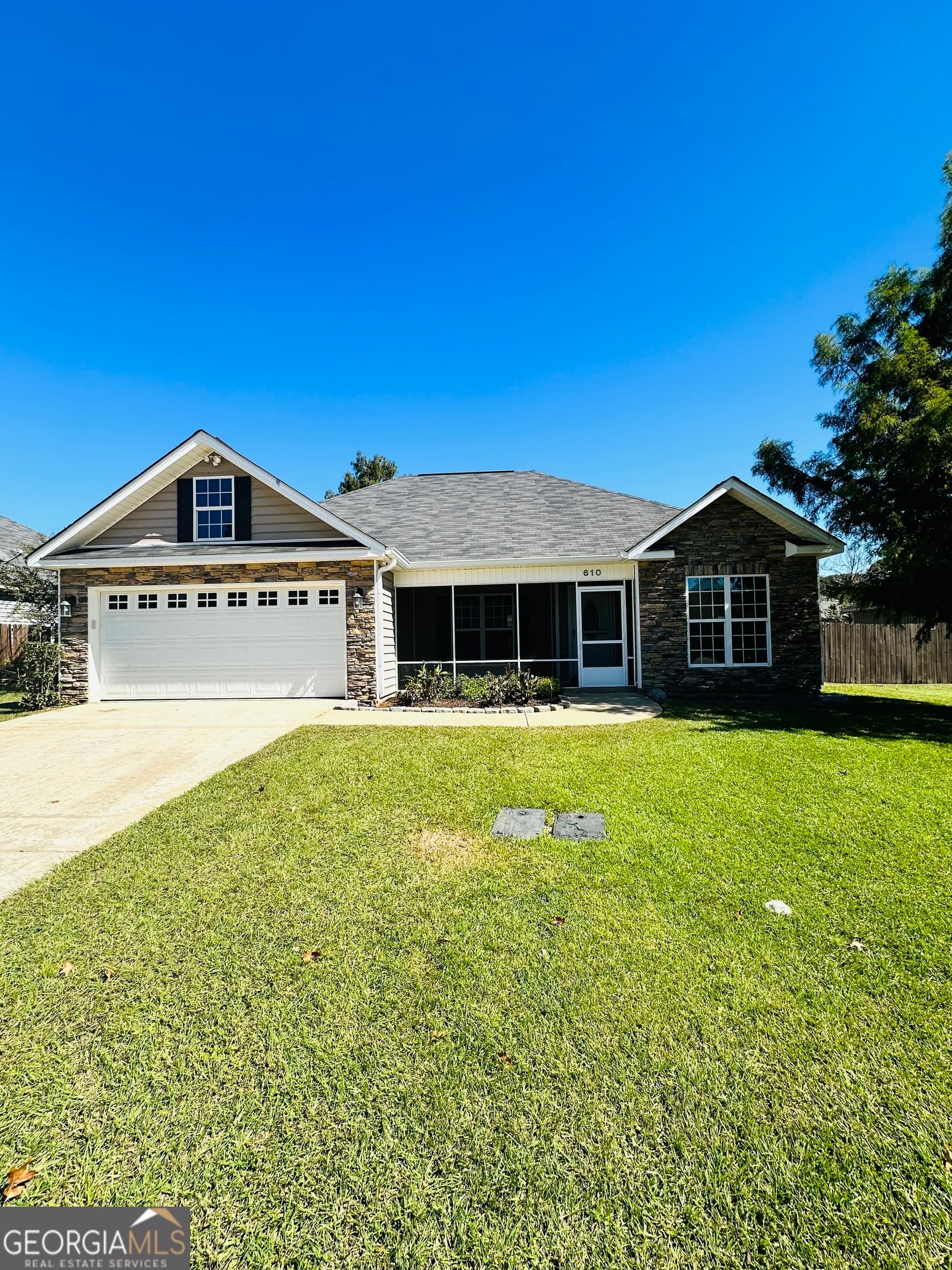 3 bedroom, 2 bathroom, 1,740 sq ft single family residence sold at 610 Amherst Street, Kathleen, GA 31047
